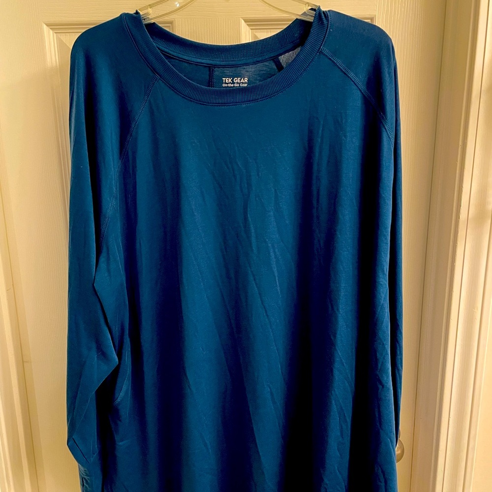 Tek Gear Active Long Sleeve Tunic Tshirt color Blue Crayon. New with tags!